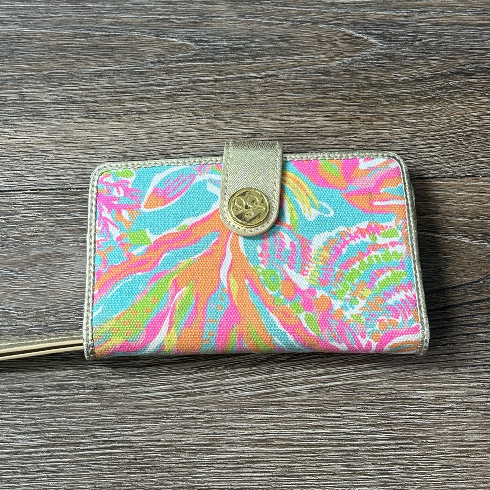 Lilly Pulitzer Wallet - Picture 1 of 8